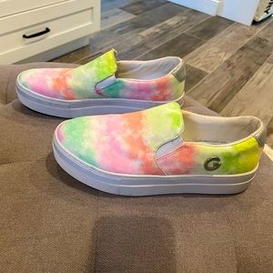 Platform slip-on size 7.5 tie die shoe